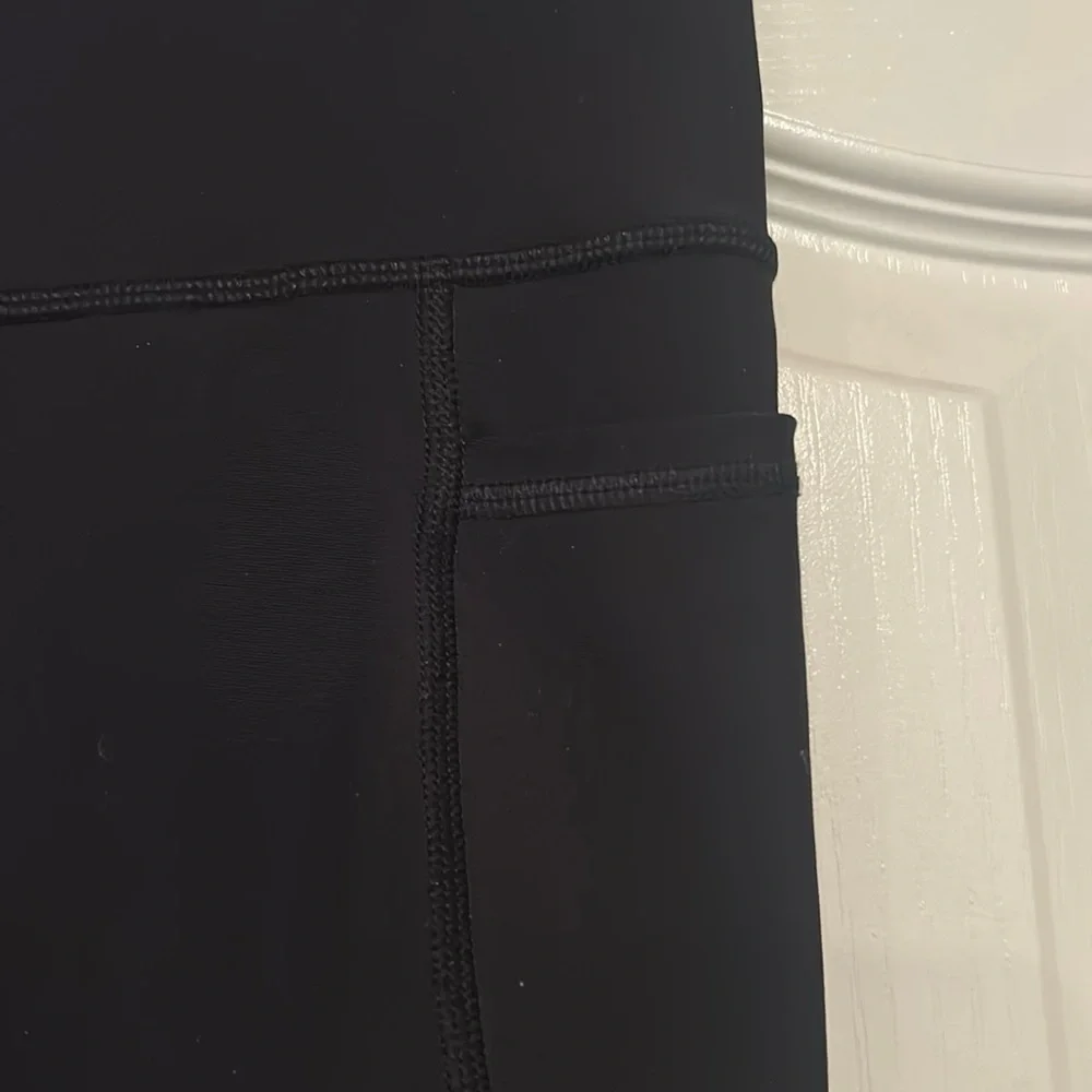 Old Navy Elevate leggings size medium - Picture 3 of 9